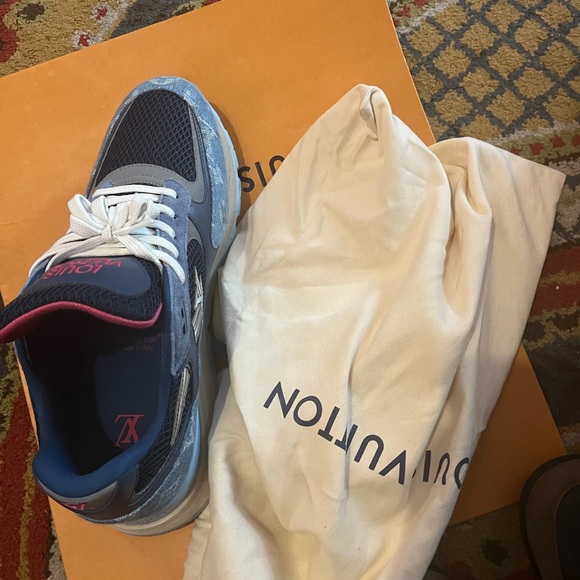 Louis Vuitton shoes - Picture 2 of 6